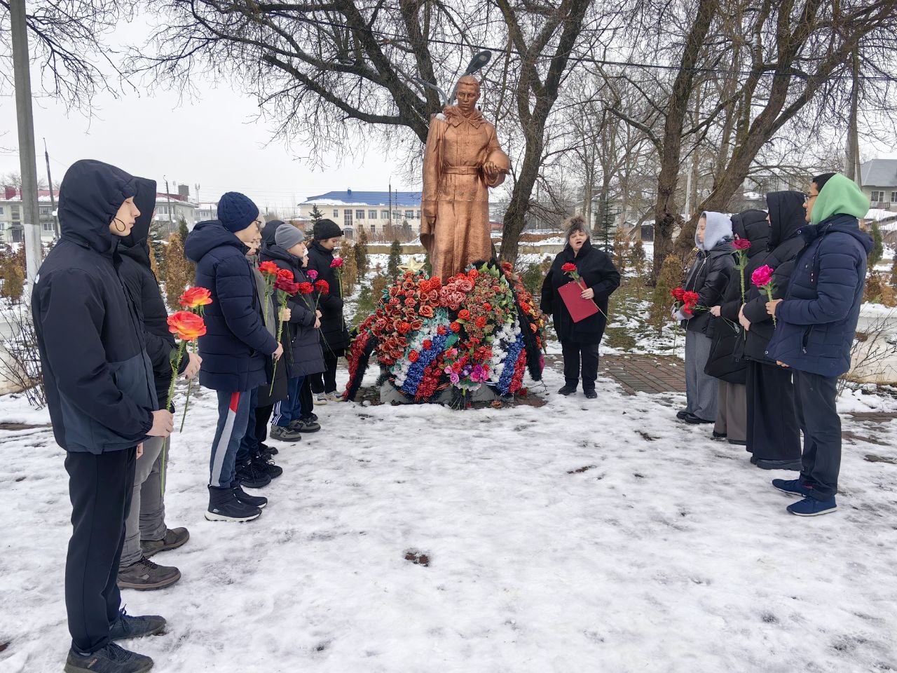 «Имя твое неизвестно, подвиг твой бессмертен».